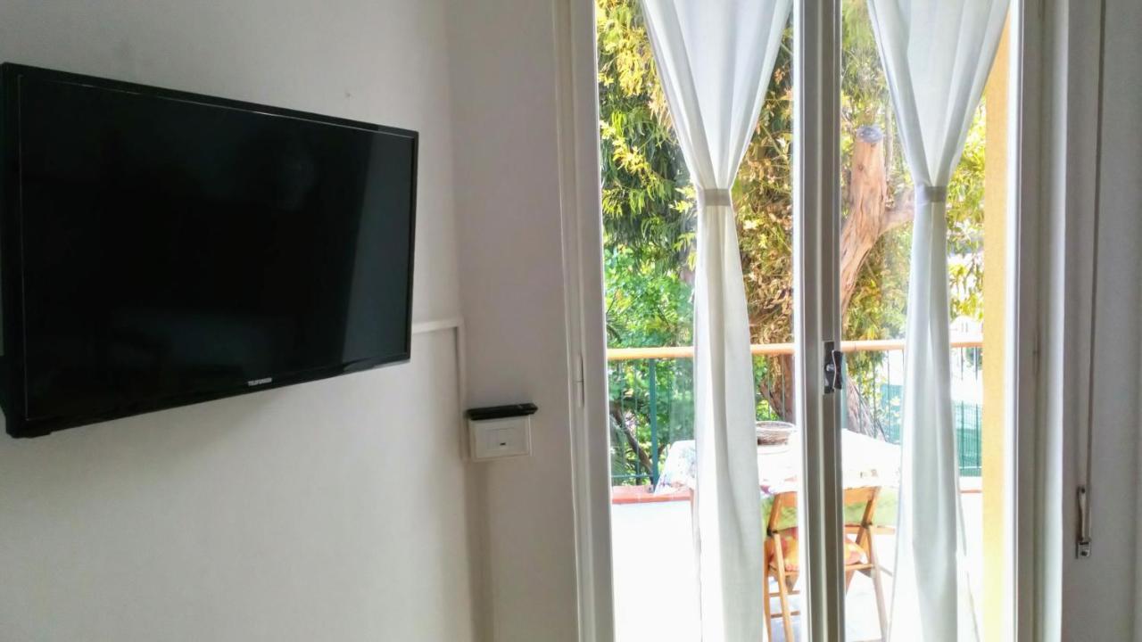 Casa Di Claude Con Posto Auto Apartment Finale Ligure Bagian luar foto