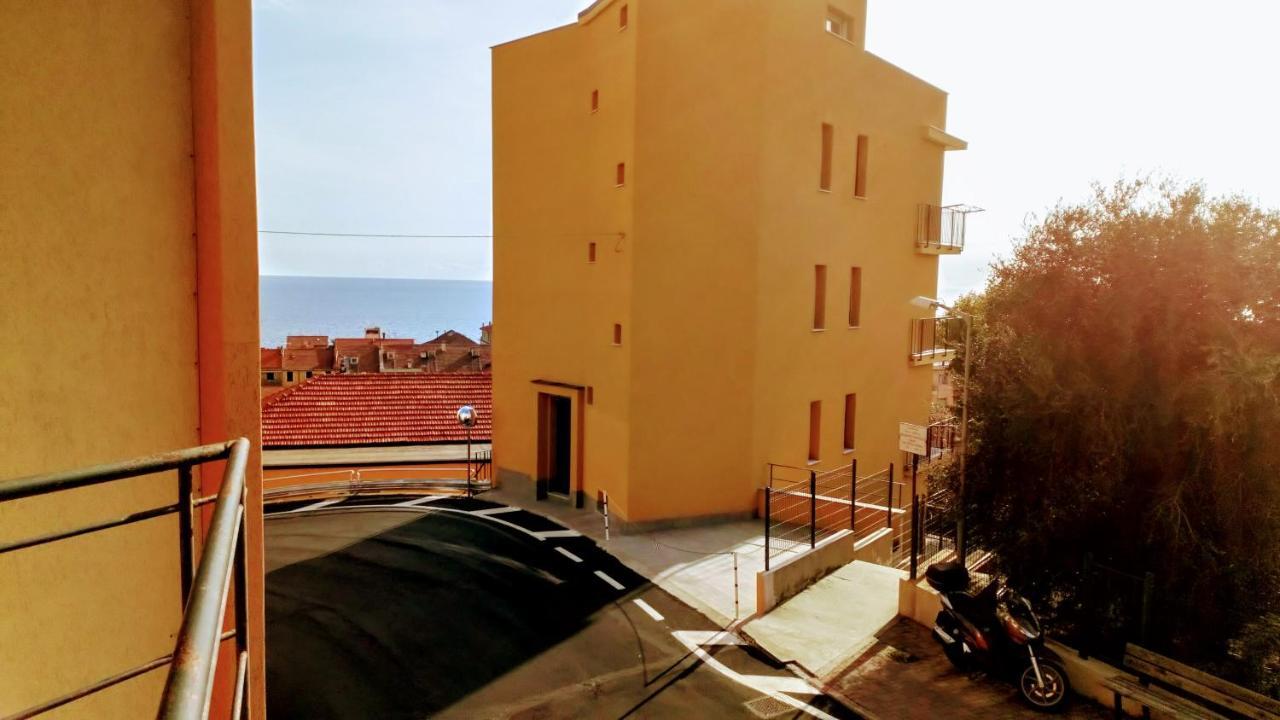 Casa Di Claude Con Posto Auto Apartment Finale Ligure Bagian luar foto