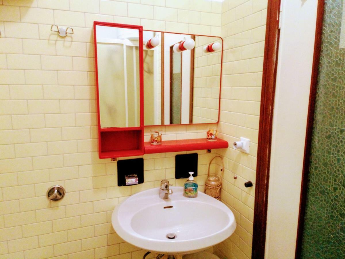 Casa Di Claude Con Posto Auto Apartment Finale Ligure Bagian luar foto