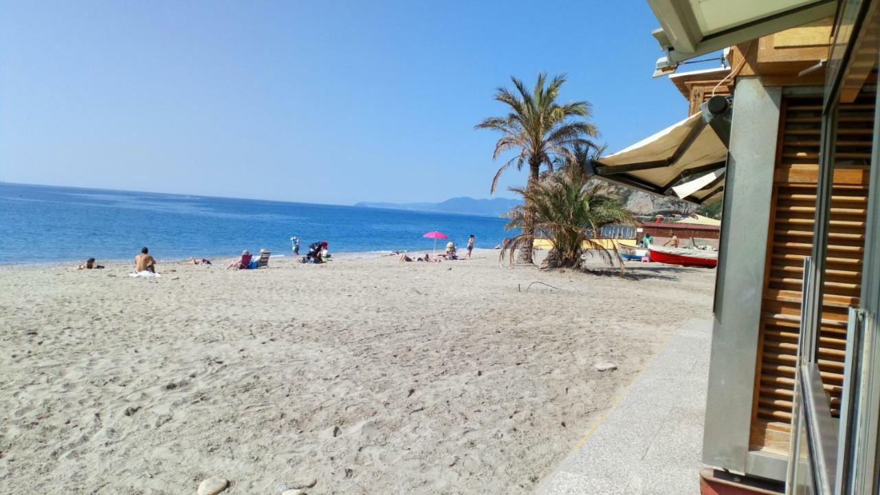 Casa Di Claude Con Posto Auto Apartment Finale Ligure Bagian luar foto