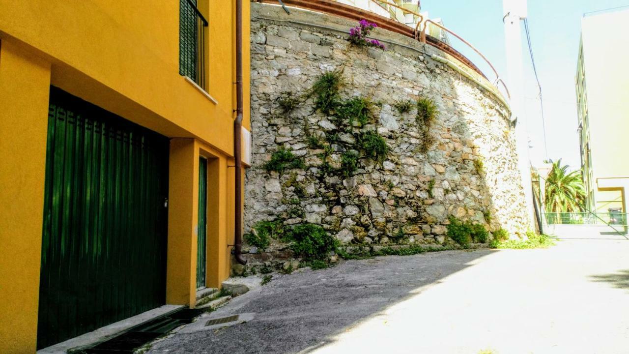 Casa Di Claude Con Posto Auto Apartment Finale Ligure Bagian luar foto