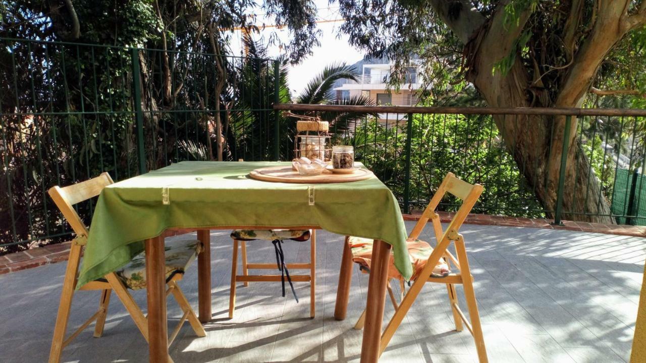 Casa Di Claude Con Posto Auto Apartment Finale Ligure Bagian luar foto