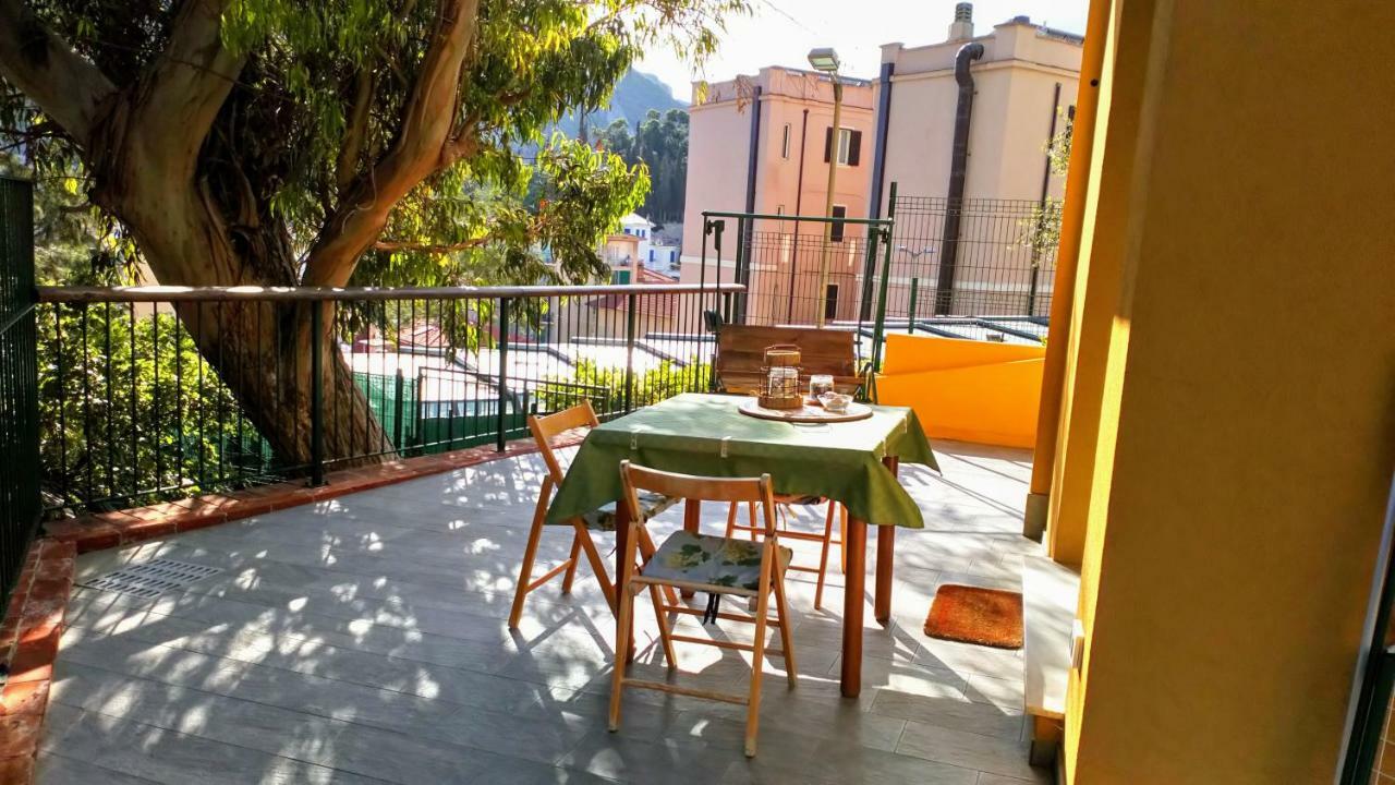 Casa Di Claude Con Posto Auto Apartment Finale Ligure Bagian luar foto